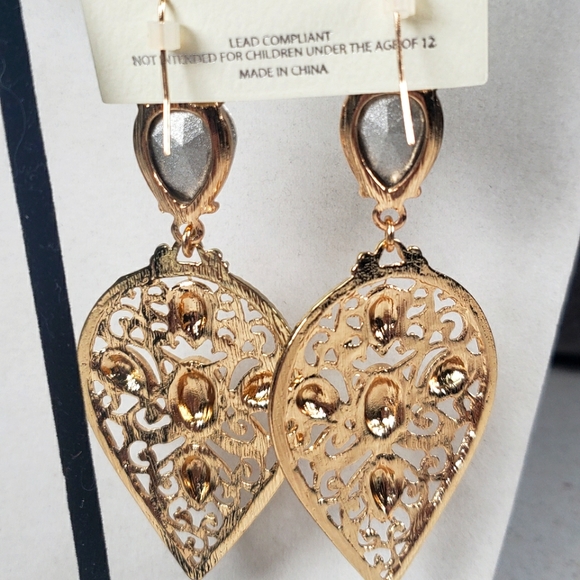 Mia Collection Earrings Crystal Gold Tone Dangle New On Card - Picture 4 of 5